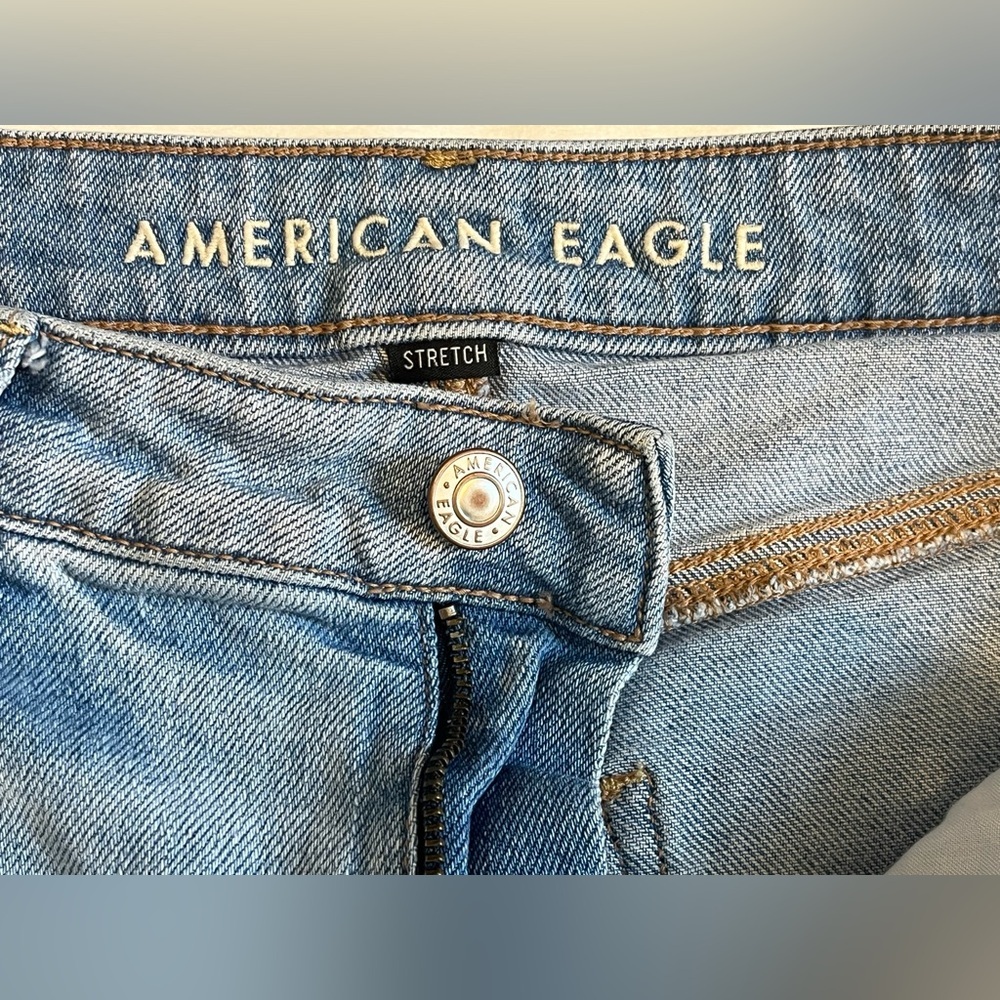 American Eagle Stretch Women’s Distressed Light Blue Mom Jeans Size 6 Short - Picture 8 of 14
